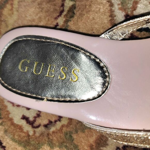 G by Guess Shimmering Y-Strap to Toe Flat Sandals like-New Glamgirl beach pool 6 - Picture 4 of 15